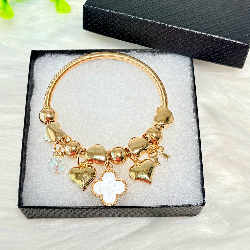 Gold Clover Charm Bracelet with Hearts - Picture 6 of 12